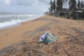 இரத்மலானை கடற்கரையில் அடையாளம் தெரியாத ஆணின் சடலம் மீட்பு