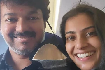 வாரிசு நடிகையுடன் வளைத்து வளைத்து போஸ் கொடுத்த நடிகர் விஜய்