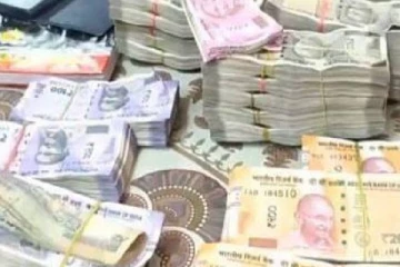 பணப்பட்டுவாடா செய்து வந்த அதிமுகவினர் கைது