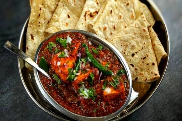 தாபா ஸ்டைல் பன்னீர் மசாலா செய்ய தெரியுமா? இது சப்பாத்திக்கு சூப்பராக இருக்குமாம்!