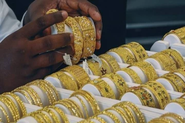 சரிந்தது தங்கம் விலை.... வாங்க சரியான நேரம் எது? இன்றைய தங்கம் மற்றும் வெள்ளி நிலவரம்!