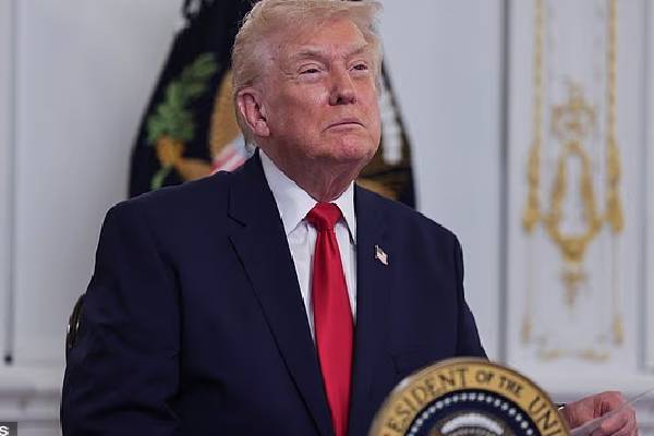 அமெரிக்காவில் மறுஆய்வு செய்யப்படும் 19 நாட்டவர்களின் நிரந்தர வதிவிட உரிமம் | Green Cards 19 Countries Reexamined அமெரிக்காவில் மறுஆய்வு செய்யப்படும் 19 நாட்டவர்களின் நிரந்தர வதிவிட உரிமம் | Green Cards 19 Countries Reexamined