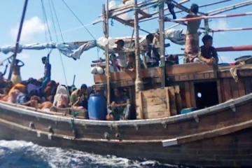 ரோஹிங்கியா அகதிகளை நிராகரித்து, படகை மலேசியா நோக்கி அனுப்பிய இந்தோனேசியா