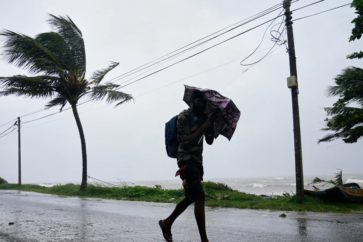 தாழமுக்கம் ஆழமானதால் இலங்கையில் தொடர் மழை | Continuous Rain Sri Lanka Deepening Low Pressure