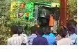 பள்ளத்தில் கவிழ்ந்த மினி பஸ்.. துடித்துடித்து உயிரிழந்த 4 பள்ளி மாணவர்கள் -பின்னணி என்ன?