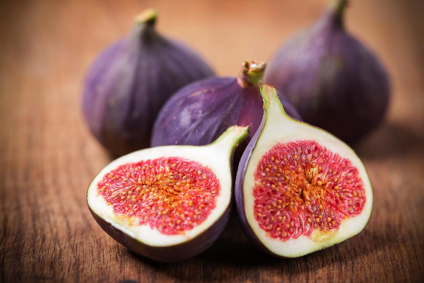 காலை வேளையில் அத்திப்பழத்தை பாலில் கலந்து சாப்பிட்டால் நடக்கும் அதிசயம் என்னென்ன தெரியுமா? | Benefits Of Figs Fig Fruit In Tamil