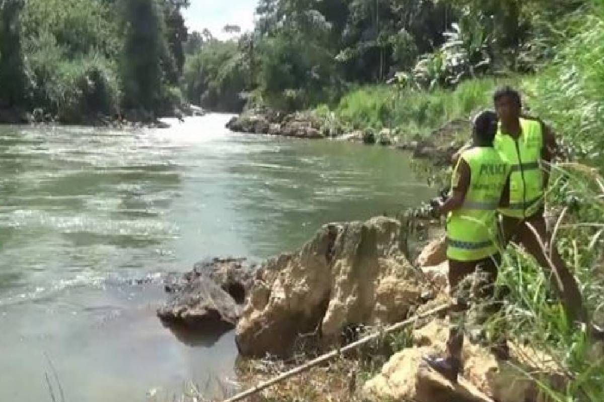 மகாவலி ஆற்றங்கரையில் நிர்வாண நிலையில் ஆண் ஒருவரின் சடலம் மீட்பு | Body Recovered From Of The Mahaweli River