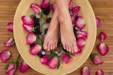 காலில் அதிகப்படியான கருமையா? வீட்டில் இத பயன்படுத்தி பாருங்கள்