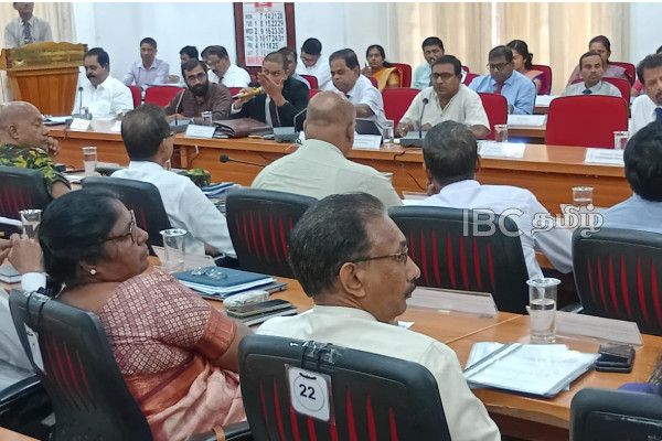 யாழ் மாவட்ட அபிவிருத்திக் குழு கூட்டத்தில் கடுமையான வாக்குவாதம் | Jaffna Dcc Meeting Archchuna Mp Dr Sathiyamoorthi