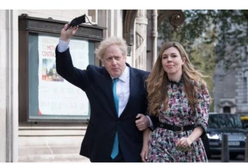32 வயது காதலியை ரகசிய திருமணம் செய்து கொண்ட பிரித்தானியா பிரதமர் போரிஸ் ஜோன்சன்! எங்கு நடந்தது தெரியுமா?