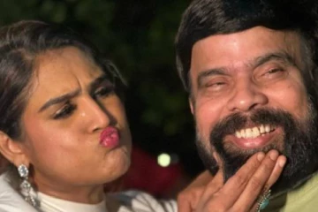 பவர் ஸ்டார் கன்னத்தில் உம்மா : வனிதாவை வச்சு செய்யும் நெட்டிசன்கள்