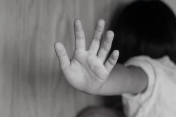 மாணவிகளிடம் மிகவும் மோசமான நடந்துகொண்ட ஆசிரியருக்கு நேர்ந்த கதி!