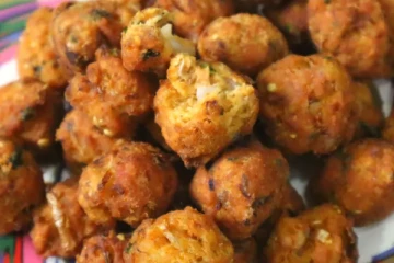 சூப்பரான சிக்கன் போண்டா சாப்பிட ஆசையாக இருக்கிறதா? இதோ ரிச் ஓட்டல் சுவையில் செய் முறை!