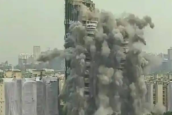 9 நொடிகளில் தரைமட்டமான இரட்டை கோபுரங்கள்! | Twin Towers Collapsed In 9 Seconds Uttar Pradesh