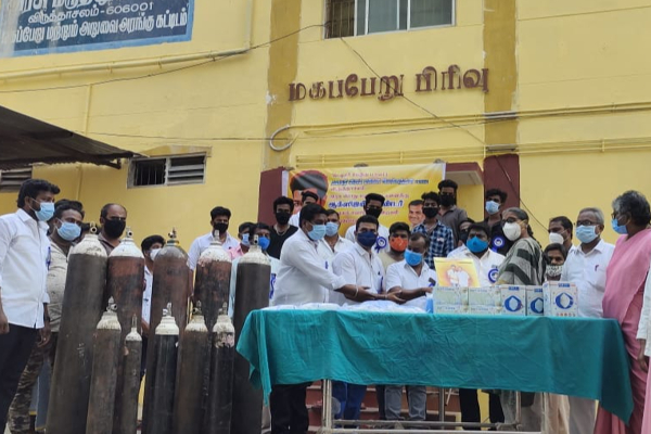 விஜய்யின் அதிரடி உத்தரவு! அடுத்த நொடியே ரசிகர்கள் செய்த அதிரடி செயல் | Vijay Fans Give Oxygen Cylinders