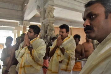 மன்னார் திருக்கேதீஸ்வர ஆலயத்தில் இந்திய அரசியல்வாதி!(Photos)