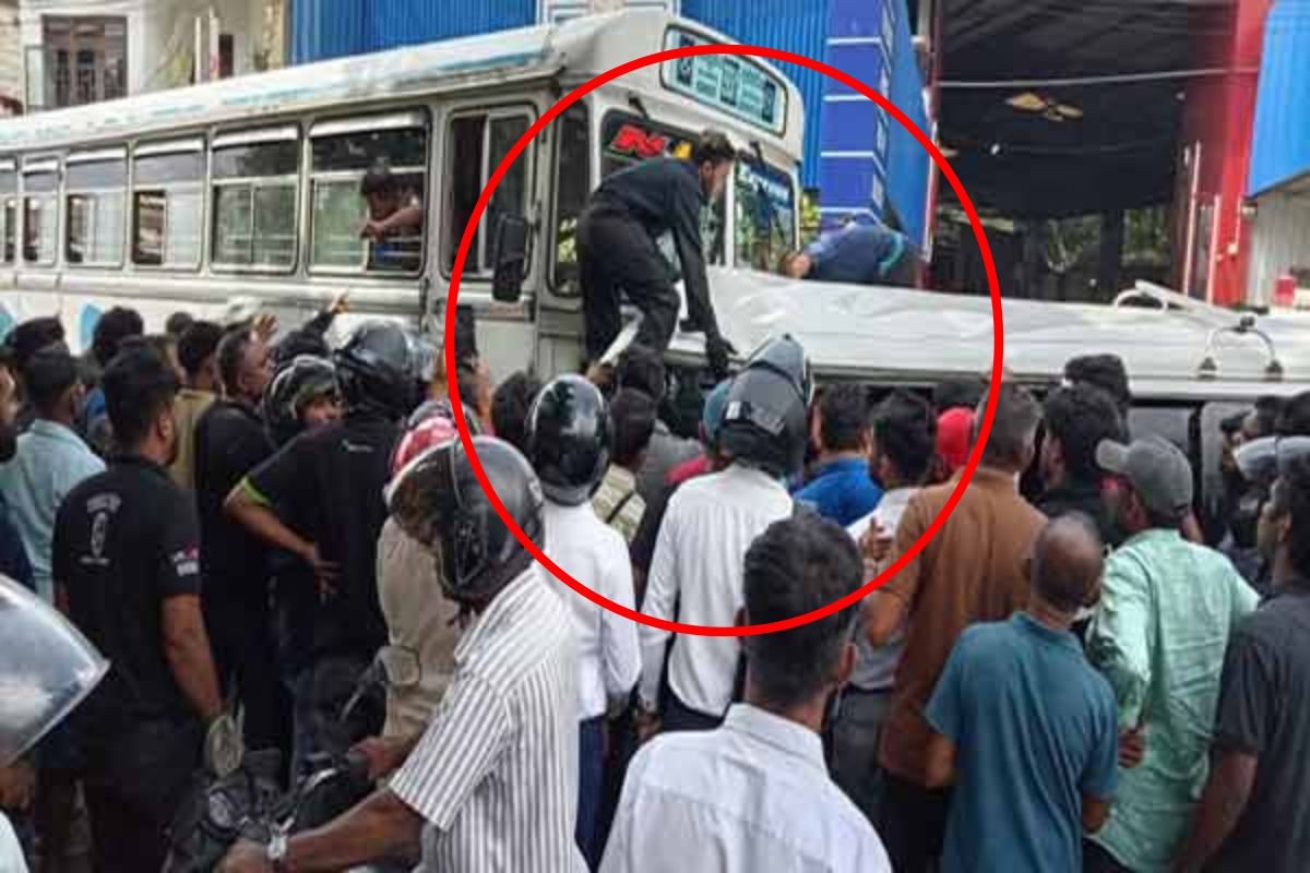 பாடசாலை வேனும் தனியார் பேருந்தும் நேருக்கு நேர் மோதி விபத்து | Collision Between A School Van And A Private Bus பாடசாலை வேனும் தனியார் பேருந்தும் நேருக்கு நேர் மோதி விபத்து | Collision Between A School Van And A Private Bus