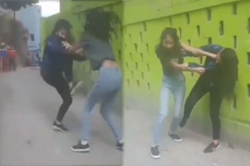 மாரடர்னாக இருந்த பெண்கள் பொதுஇடத்தில் அரங்கேற்றிய அசிங்கம்: தீயாய் பரவும் காட்சி