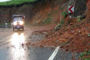 மலை நாட்டில் சீரற்ற காலநிலை: சாரதிகளுக்கு எச்சரிக்கை