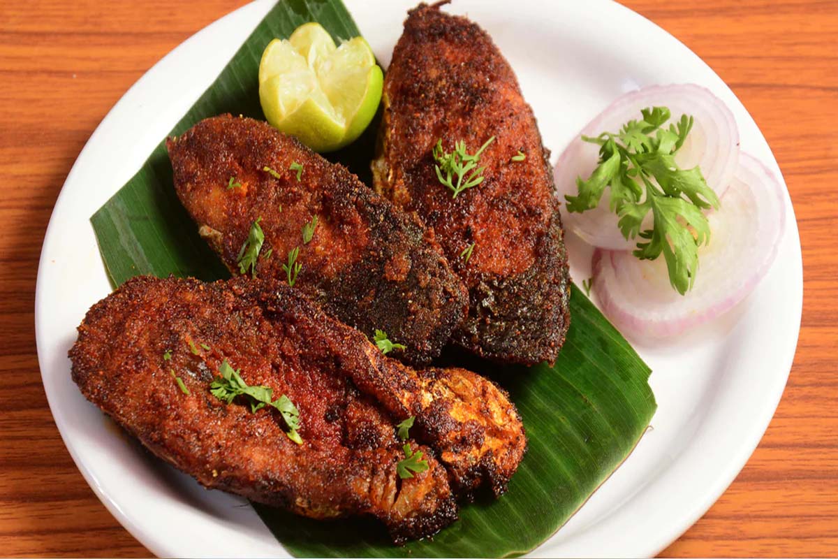 அட்டகாசமான சுவையில் மீன் வறுவல் இப்படி அரைத்து வைத்து பாருங்க.. | How To Prepare Spicy Masala Fish Fry Recipe