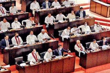 "..පාර්ලිමේන්තුවට බයයි..හැබැයි කන්න බොන්න කැන්ටිමට එනවා.." අද පාර්ලිමේන්තුව උණුසුම් කළ අමාත්යවරයා (VIDEO)