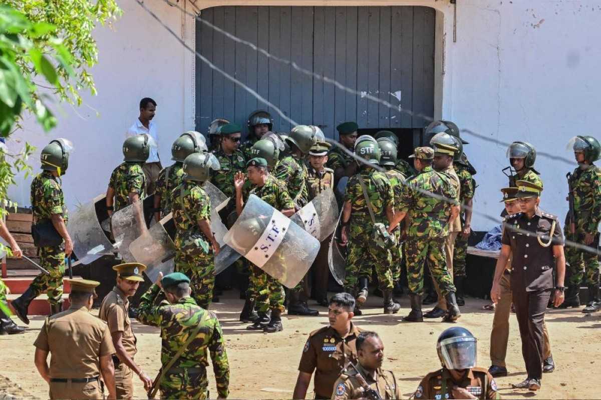 சிறை காவலர்களின் தலைகள் மீது பெரிய கற்களால் தாக்கிய கைதிகள் : வெளிவரும் திடுக்கிடும் தகவல் | More Details Revealed About The Prison Clash