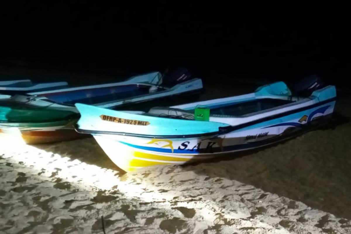 யாழ். வடமராட்சி கிழக்கு கடற்பகுதியில் திடீர் சுற்றிவளைப்பு - மூவர் கைது | Sudden Raid In The Eastern Sea Area Vadamarachchi