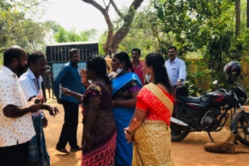 தமிழர் பகுதியில்  அட்டூழியம்; பாடசாலைக்குள்  புகுந்து ஆசிரியர் மீது கொடூர தாக்குதல்!