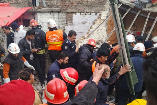 பாகிஸ்தானில் துயரம் : திருமண நிகழ்வில் வெடிப்பு சம்பவம் : மணமகன் - மணமகள் பலி | Bride And Groom Killed Gas Cylinder Blast Pakistan