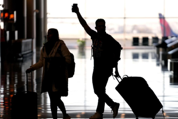 வெளிநாட்டு மோகம் காட்டி லட்சக்கணக்கில் மோசடி! சிக்கிய இளைஞர்கள் | Two Arrested Fake Australia Job Visa Scam