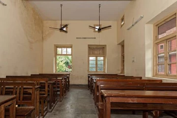 பள்ளி மாணவிக்கு வளைகாப்பு நடத்துவது போல ரீல்ஸ்.., ஆசிரியர் மீது நடவடிக்கை