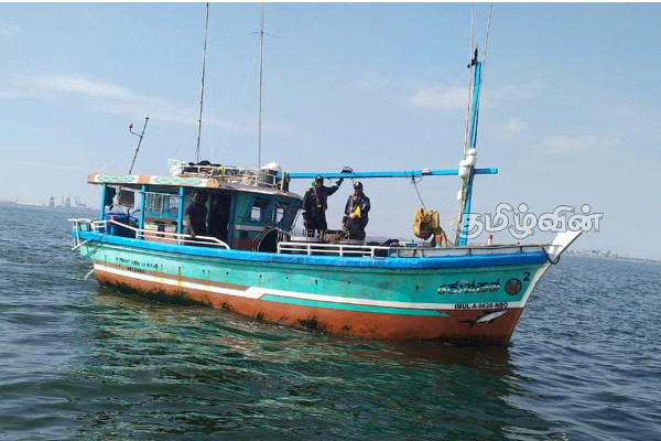 இலங்கை கடற்றொழிலாளர்கள் 5 பேர் இந்திய கடற்படையினரால் கைது: நீதிமன்றம் பிறப்பித்த உத்தரவு(VIDEO) | Sri Lanka Fisherman Arrested By Indian Navy