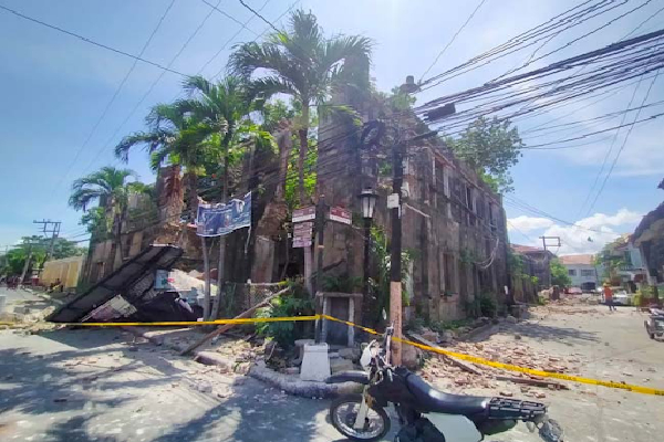 பிலிப்பைன்ஸின் மிக பெரிய தீவை தாக்கிய பயங்கர பூகம்பம்! | A Terrible Earthquake Struck Island Philippines