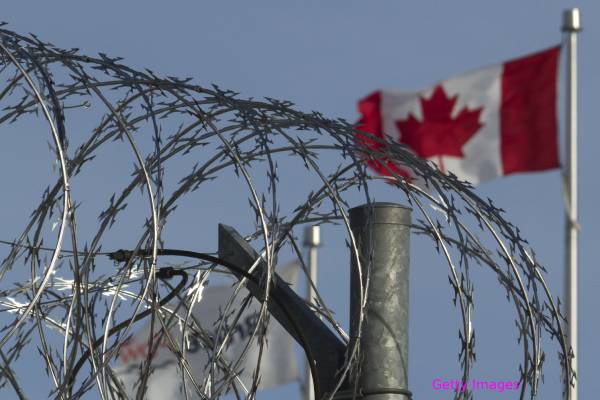 canada stops issuing visa inside russia