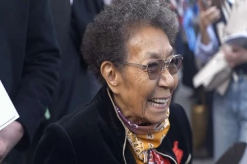 79ம் வயதில் தந்தையின் அறிவுரையை நிறைவேற்றிய கனேடிய மூதாட்டி