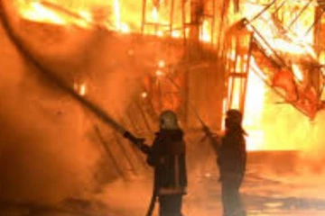 කර්මාන්ත ශාලාවක ගින්නක්..