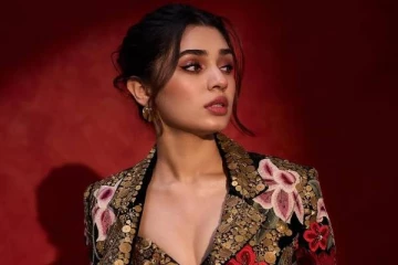 இளம் நடிகை க்ரித்தி ஷெட்டியா இது.. கண்கவரும் அழகில் லேட்டஸ்ட் ஸ்டில்ஸ்!