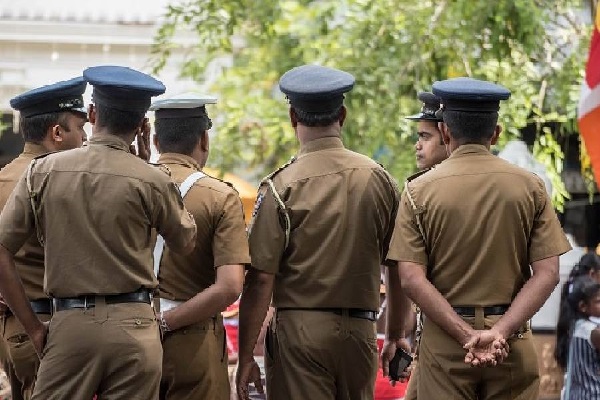 கஞ்சா வளர்த்த காவல்துறை உத்தியோகத்தர் சிக்கினார் | Moneragala Ssp Arrested With Ganja Plants