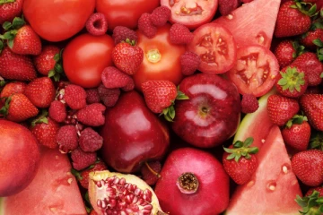 சிகப்பு நிற பழங்களை ஏன் சாப்பிட வேண்டும்? வாழ்நாள் முழுவதும் நோயின்றி வாழலாம்