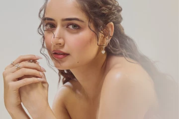 ஆஷிகா ரங்கநாத் ட்ரெண்டி போட்டோஷூட்