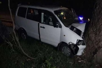 නර්තන කණ්ඩායමක් රැගත් වෑන් රථය අනතුරට ලක්වෙයි..11ක් රෝහලේ.(PHOTOS)