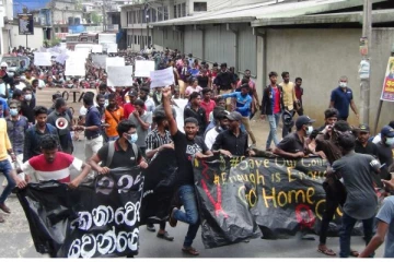 அரசாங்கத்துக்கு எதிராகக் கிளர்ந்தெழுந்த மக்கள்: போராட்ட களமாக மாறிய மலையகம் (Photos)