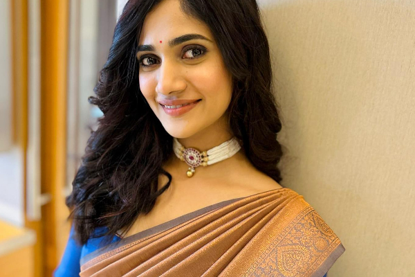 லாஸ்லியாவா இப்படி? ஷார்ட் உடையில் அப்படி ஒரு புகைப்படம் | Losliya Hot In Short Dress லாஸ்லியாவா இப்படி? ஷார்ட் உடையில் அப்படி ஒரு புகைப்படம் | Losliya Hot In Short Dress