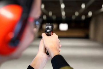 කැලණි පාලම උඩ දී වෙඩි තැබූ දෙදෙනෙක් අල්ලයි..