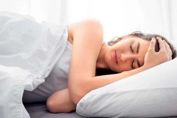 பகல் நேரம் தூங்குவது ஆரோக்கியத்திற்கு கேடு விளைவிக்குமா? பலரும் அறியாத பதில்