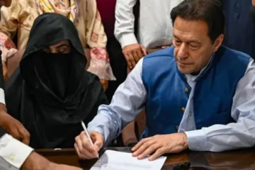 இம்ரான் கானின் மனைவிக்குப் பிடியாணை