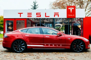 ஏப்ரல் முதல் இந்தியாவில் விற்பனைக்கு வரும் Tesla கார்கள்., மும்பை, டெல்லியில் ஷோரூம்