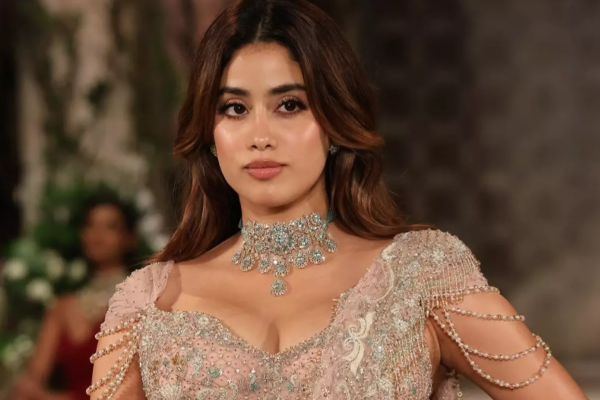 நடிகை ஜான்வி கபூரிடம் உள்ள 5 ஆடம்பர சொத்துக்கள்.. இதோ பாருங்க | Janhvi Kapoor 5 Luxurious Assets