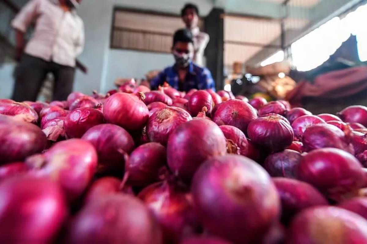 ரேஷன் கடைகளில் மலிவு விலையில் வெங்காயம் விற்பனை - அமைச்சர் அறிவிப்பு | Onions To Sell At Ration Shop For Rs35 Per Kig ரேஷன் கடைகளில் மலிவு விலையில் வெங்காயம் விற்பனை - அமைச்சர் அறிவிப்பு | Onions To Sell At Ration Shop For Rs35 Per Kig
