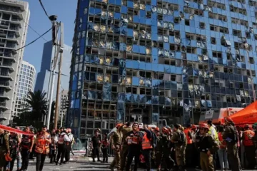 இஸ்ரேலின் பங்குச்சந்தை கட்டிடம் மீது ஏவுகணை தாக்குதல்